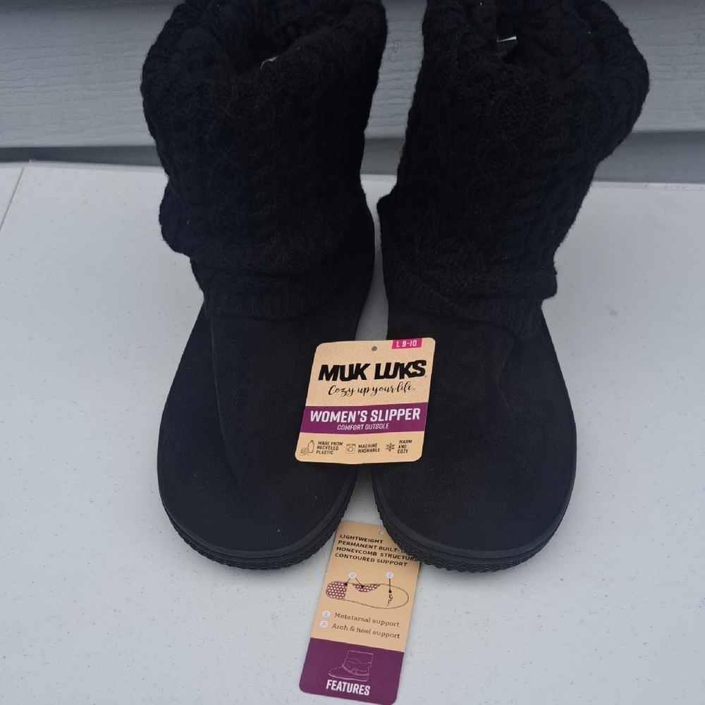 Muk Luks Women's Black Slipper Boots Size 9-10 NEW